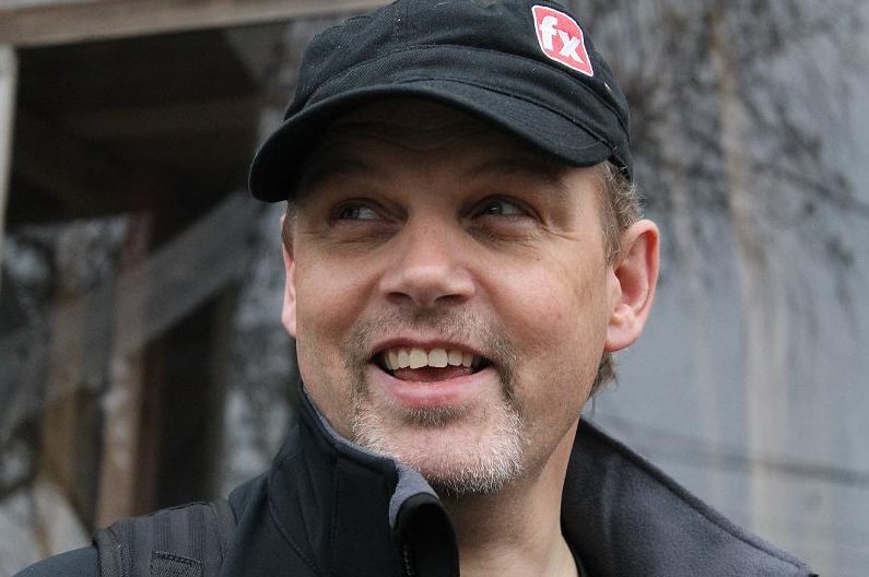 Production photo of Kenneth Bonde from years working in animation and VFX, connecting production leadership, creative problem solving and worldbuilding practice. Production leadership, animation, VFX, environment design and worldbuilding by Kenneth Bonde.